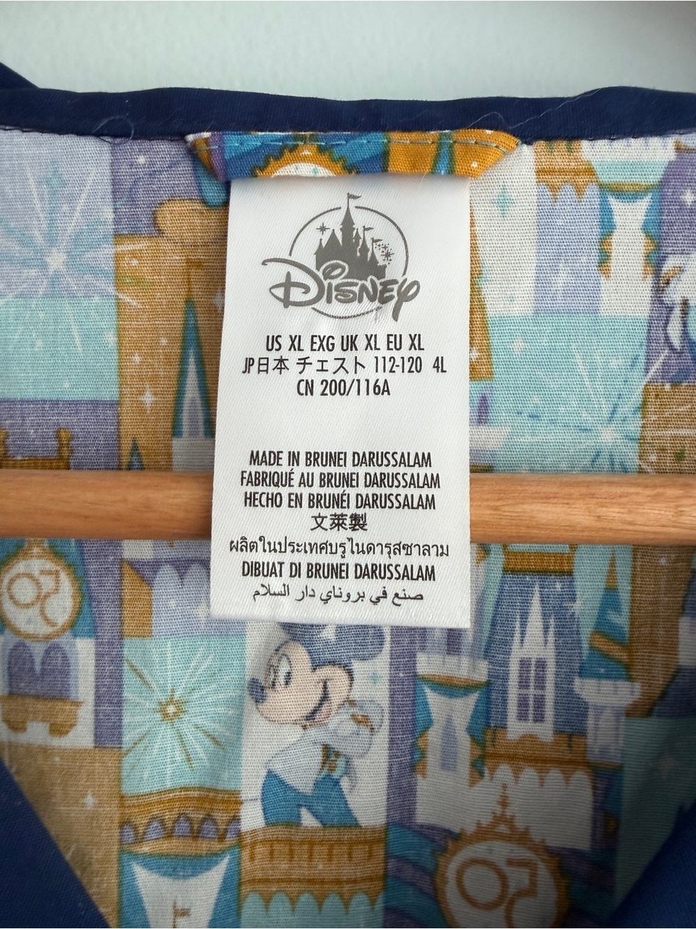 NWT Walt Disney World 50th Anniversary Retro Button Camp Shirt Size X Large - Picture 6 of 12